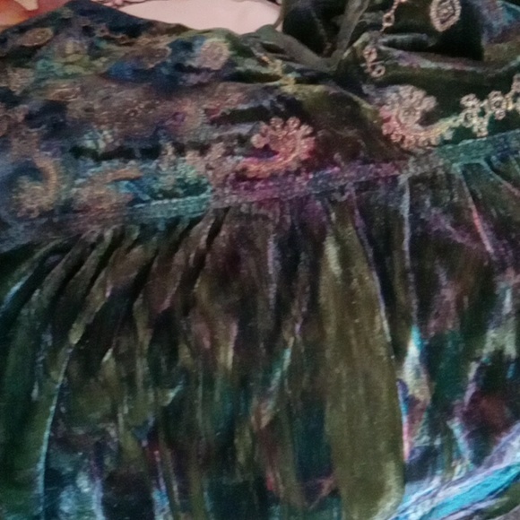 A Happy Camper Bundle of eclectic clothes for the family. - Picture 16 of 16